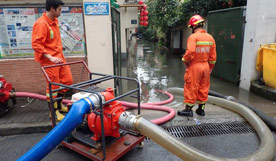 汽油水泵用于城市社区洪灾抢险.jpg